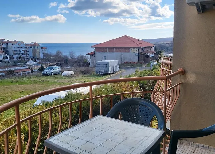 Апартамент Blue Sky Синеморец