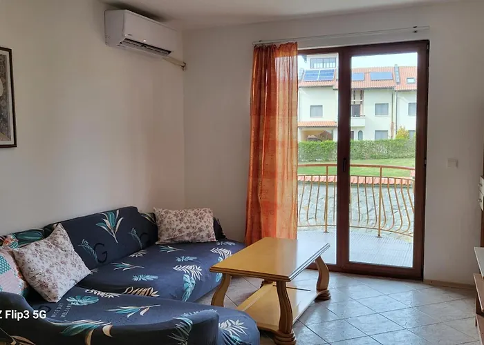 Апартамент Blue Sky Синеморец